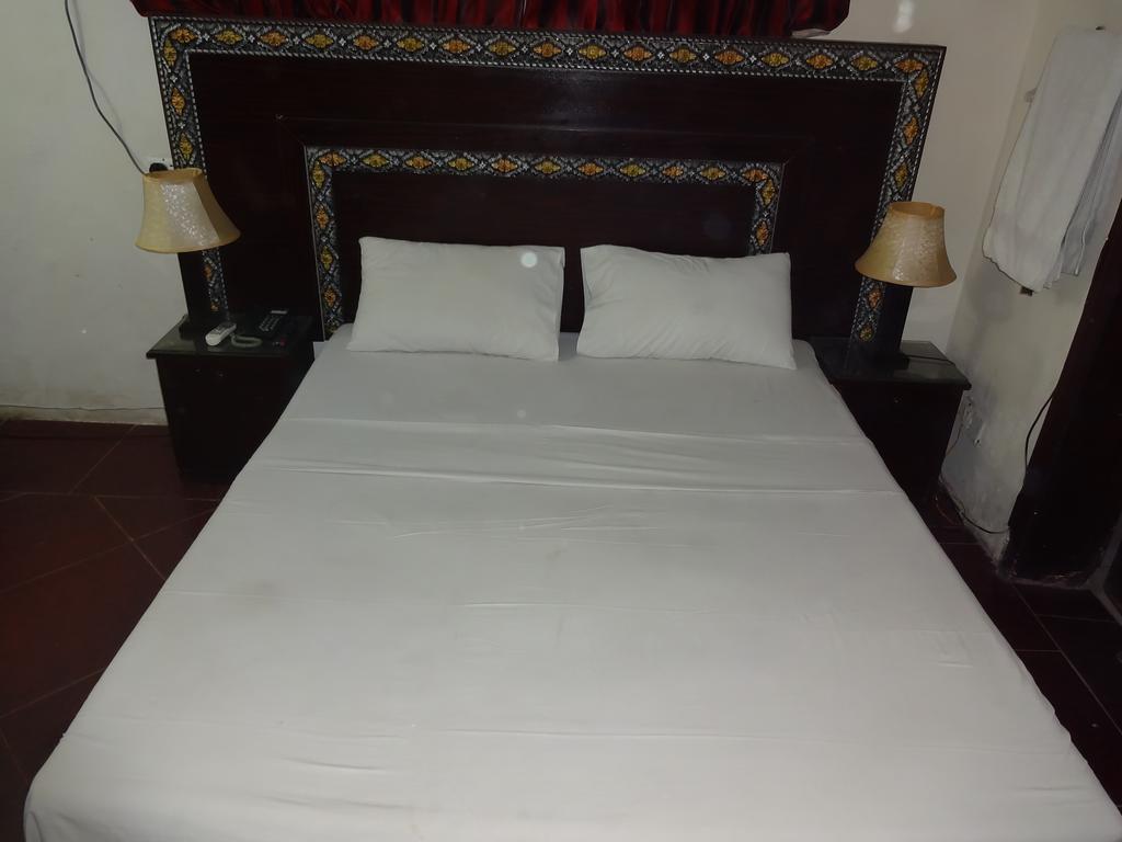 Safari Hotel Upper Mall Лахор Екстер'єр фото