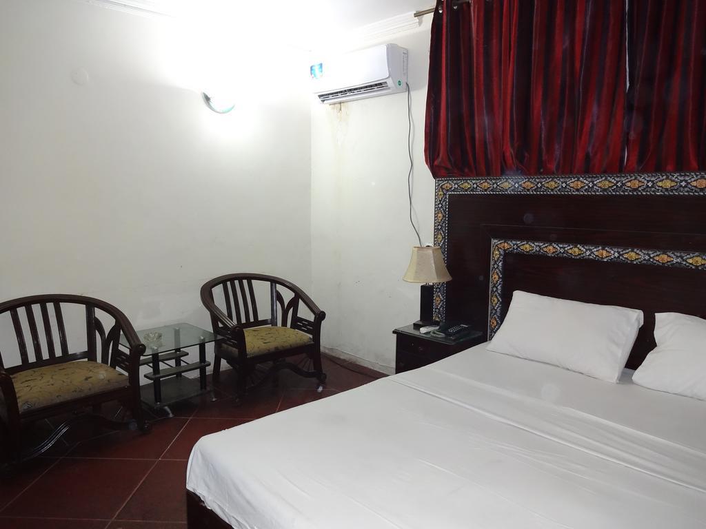 Safari Hotel Upper Mall Лахор Екстер'єр фото