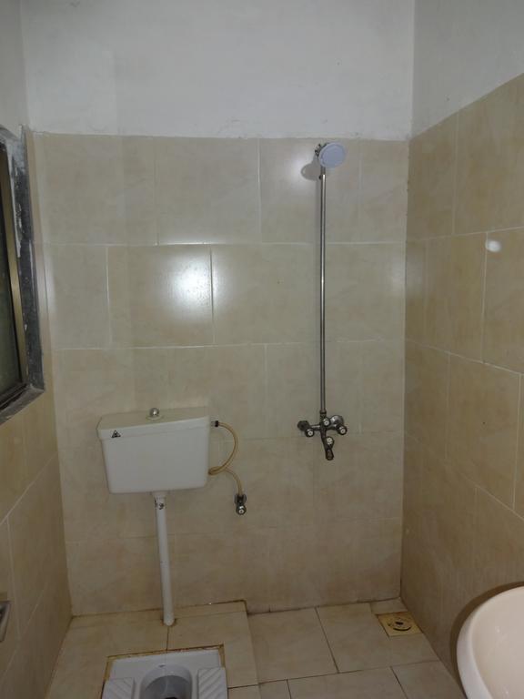Safari Hotel Upper Mall Лахор Екстер'єр фото