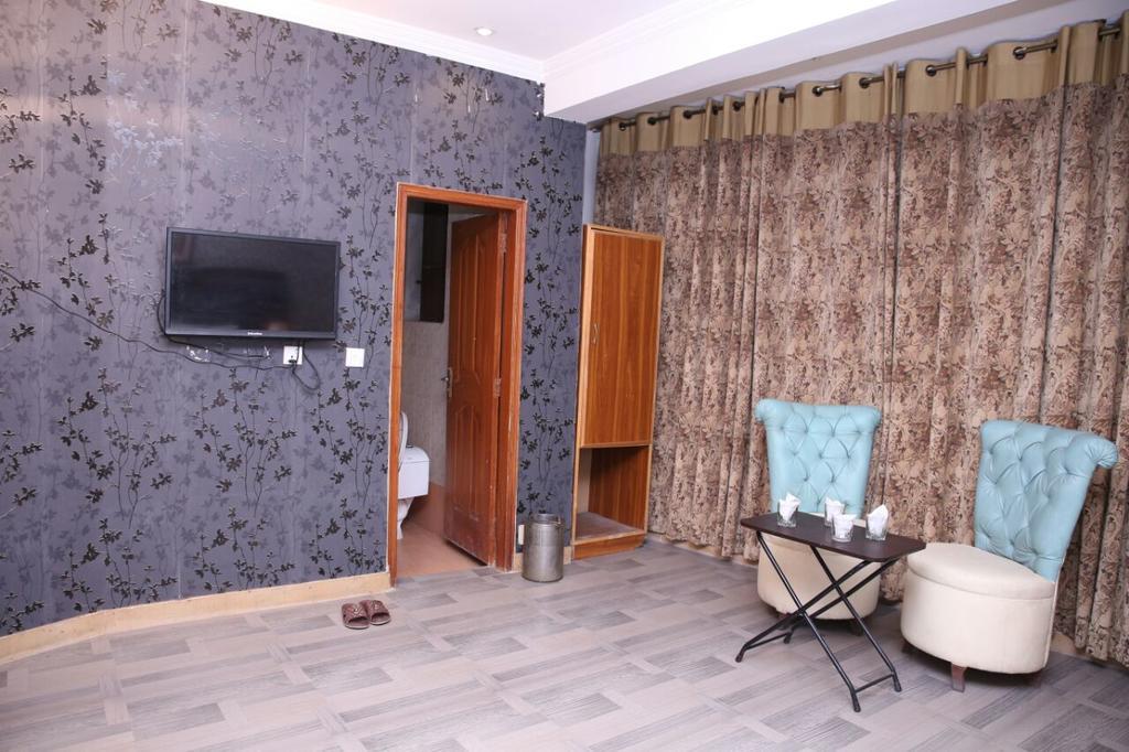 Safari Hotel Upper Mall Лахор Екстер'єр фото